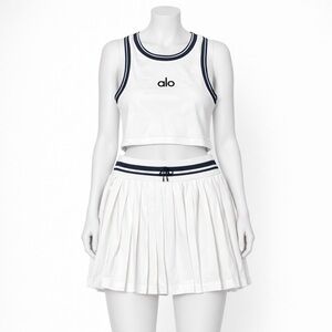 Fashion Women’s White Athletic Skirt Set – Pleated Tennis Style